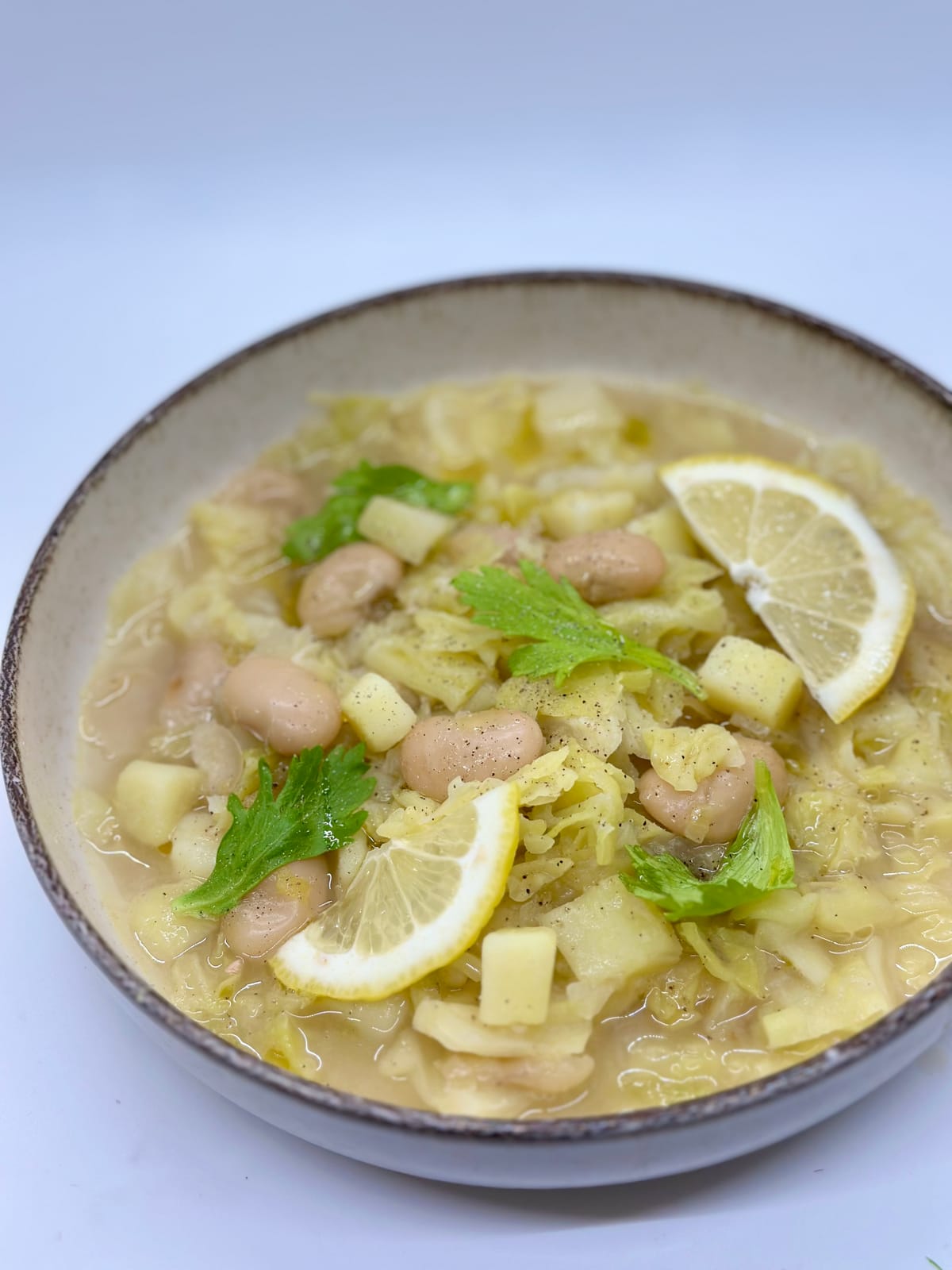 Zuppa di Cavolo Verza e Fagioli